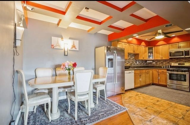 711 TIPPERARY Court 2D, Schaumburg, IL 60193