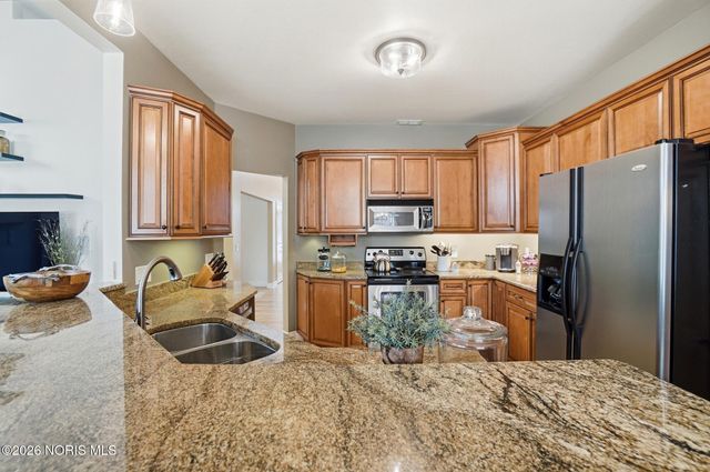 2334 Sunflower Court, Perrysburg, OH 43551