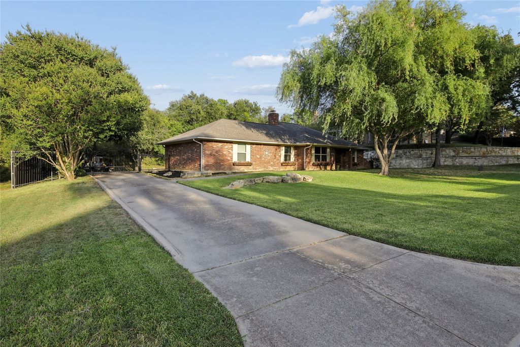 257 Willow Ridge Road, Fort Worth, TX 76103 — photo 2