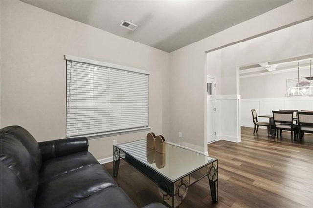 689 S Jeff Davis Drive, Fayetteville, GA 30215