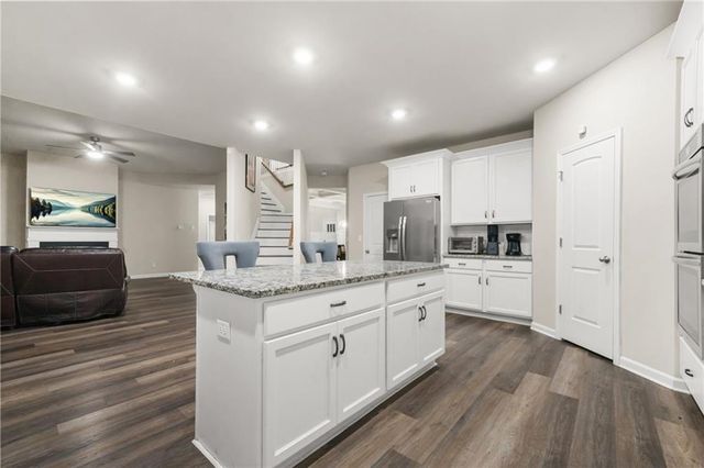 689 S Jeff Davis Drive, Fayetteville, GA 30215