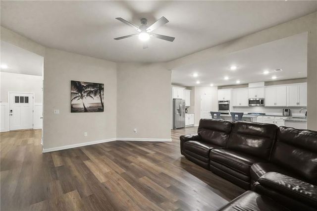 689 S Jeff Davis Drive, Fayetteville, GA 30215