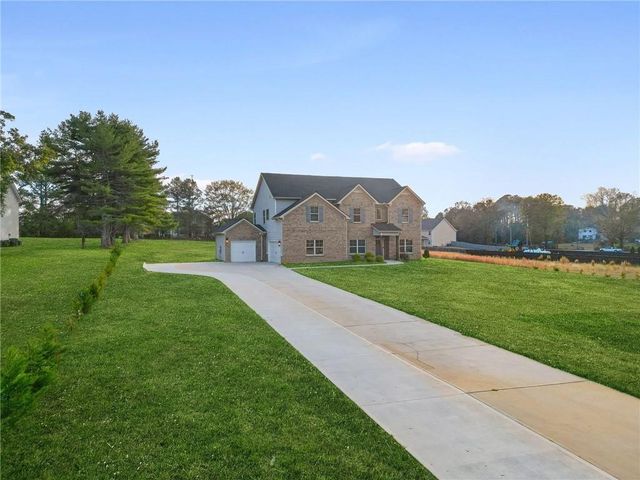 689 S Jeff Davis Drive, Fayetteville, GA 30215