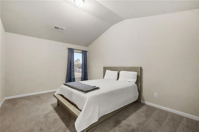 689 S Jeff Davis Drive, Fayetteville, GA 30215