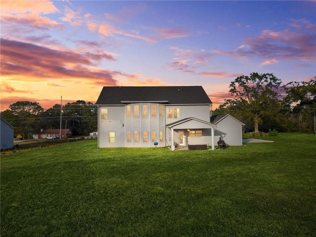 689 S Jeff Davis Drive, Fayetteville, GA 30215