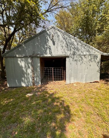 702 W Main Street, Ladonia, TX 75449
