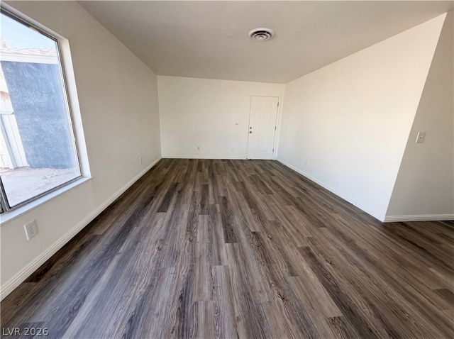 4018 Shady Oak, Las Vegas, NV 89115