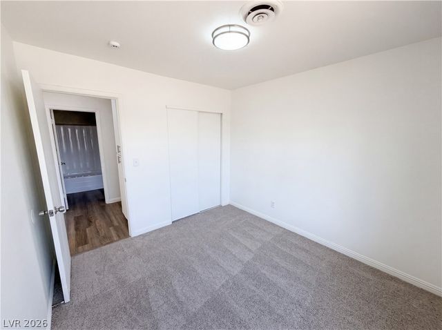 4018 Shady Oak, Las Vegas, NV 89115