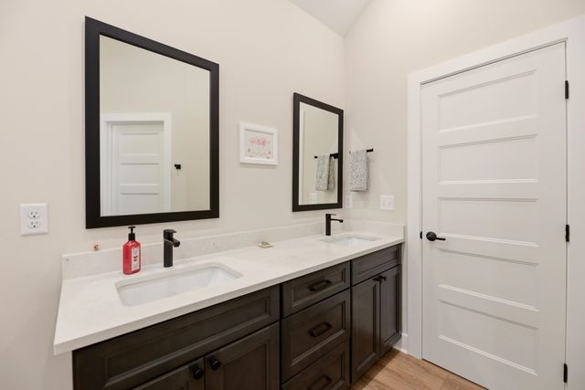 182 S Wellcrest Ct, Goddard, KS 67052