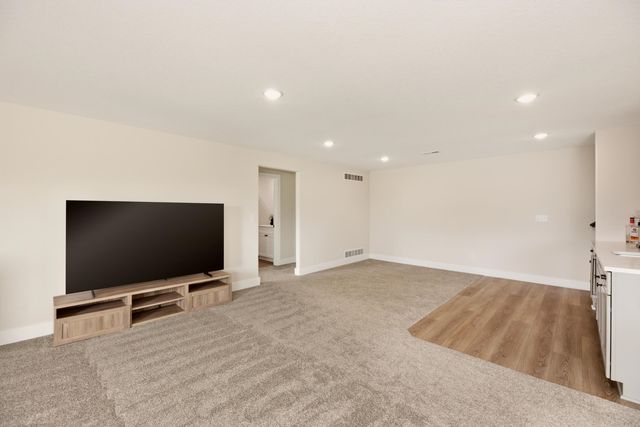 182 S Wellcrest Ct, Goddard, KS 67052