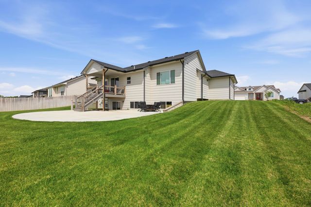 182 S Wellcrest Ct, Goddard, KS 67052