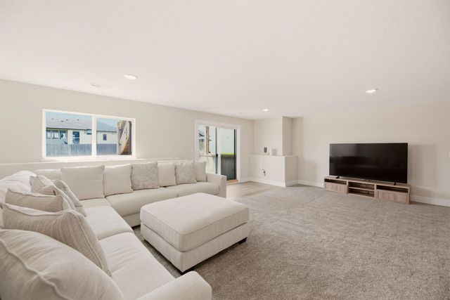 182 S Wellcrest Ct, Goddard, KS 67052