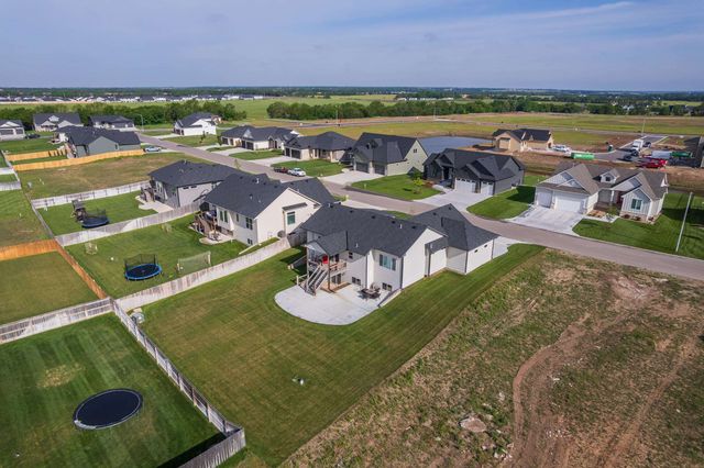 182 S Wellcrest Ct, Goddard, KS 67052