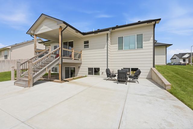 182 S Wellcrest Ct, Goddard, KS 67052