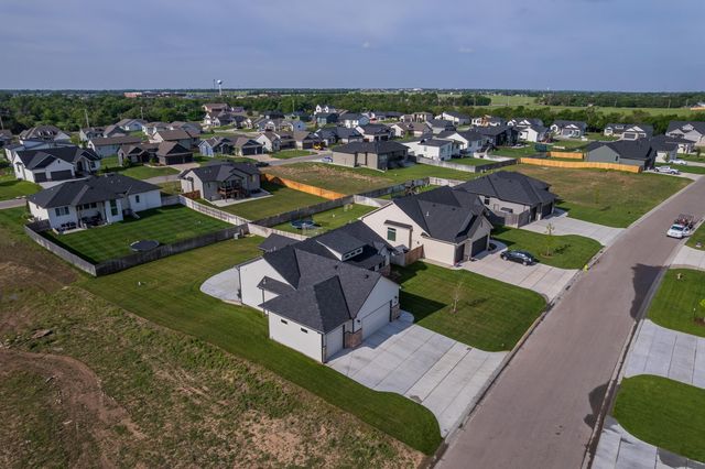 182 S Wellcrest Ct, Goddard, KS 67052