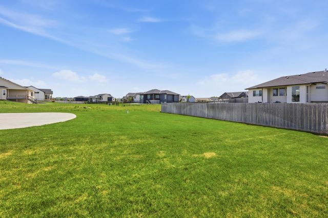 182 S Wellcrest Ct, Goddard, KS 67052