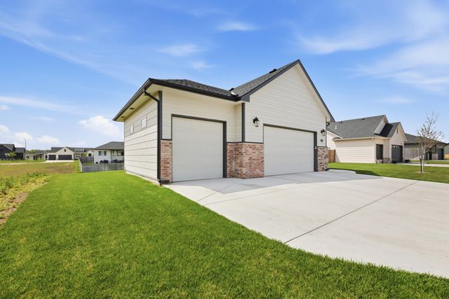 182 S Wellcrest Ct, Goddard, KS 67052