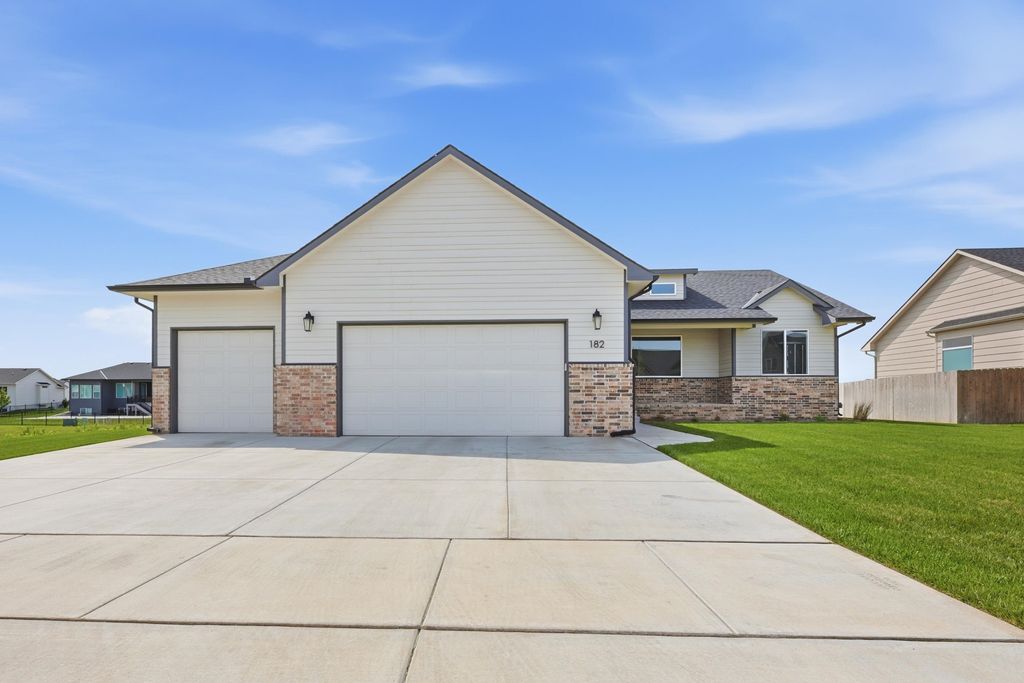 182 S Wellcrest Ct, Goddard, KS 67052
