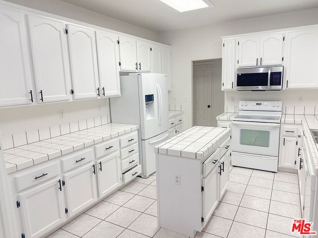 4249 Sungate Drive, Palmdale, CA 93551