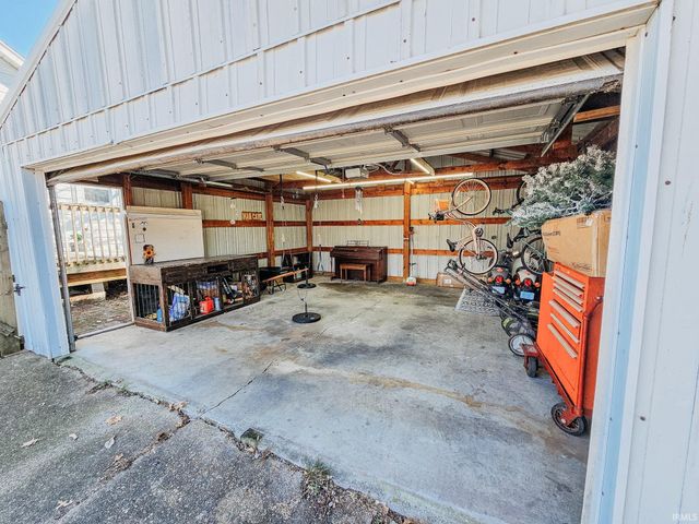 1301 S Boeke Road, Evansville, IN 47714