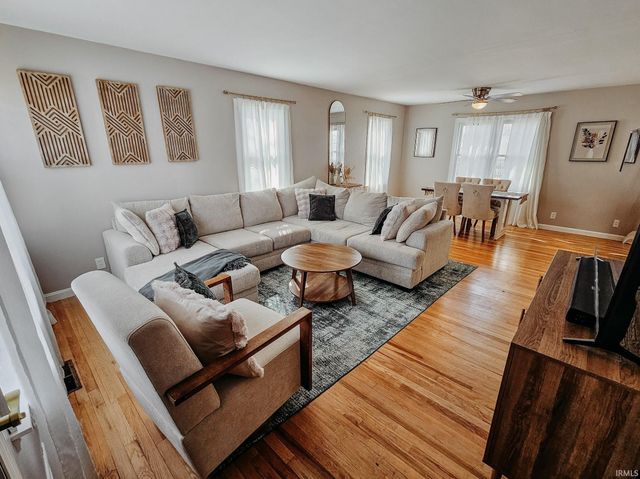 1301 S Boeke Road, Evansville, IN 47714