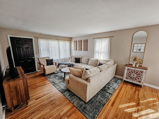 1301 S Boeke Road, Evansville, IN 47714