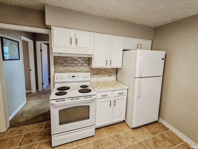 1301 S Boeke Road, Evansville, IN 47714