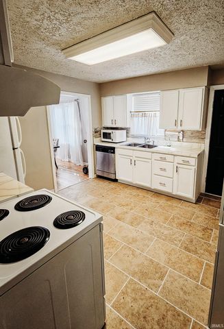 1301 S Boeke Road, Evansville, IN 47714