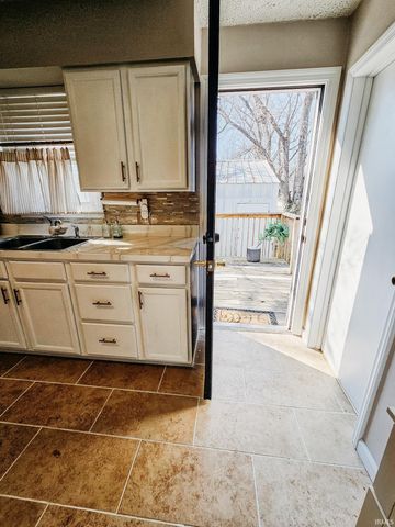 1301 S Boeke Road, Evansville, IN 47714