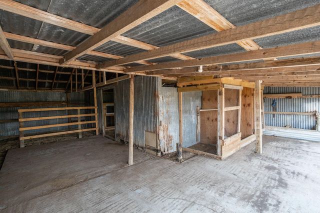 137 Knape RD, La Grange, TX 78945