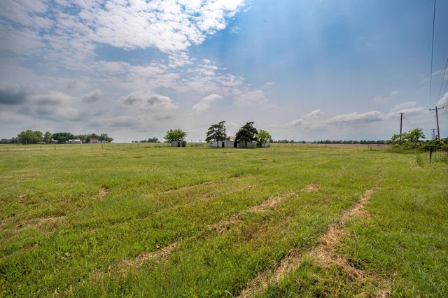 137 Knape RD, La Grange, TX 78945