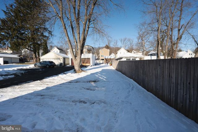 2423 JENKINTOWN RD, Glenside, PA 19038