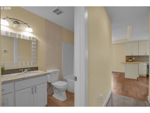 813 Ne 194TH Ave, Portland, OR 97230