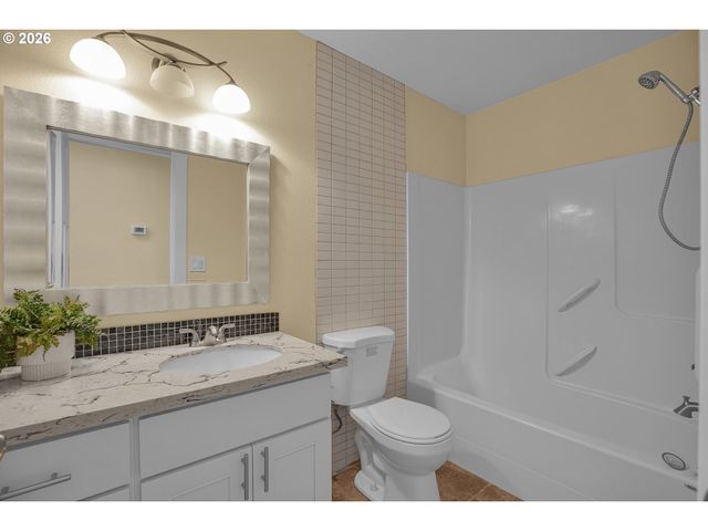 813 Ne 194TH Ave, Portland, OR 97230