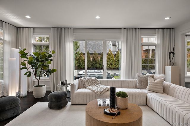 830 Harmon Street, Birmingham, MI 48009