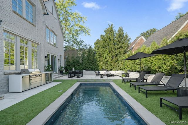 830 Harmon Street, Birmingham, MI 48009