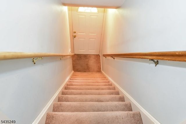 51 Charles St, Dumont Boro, NJ 07628