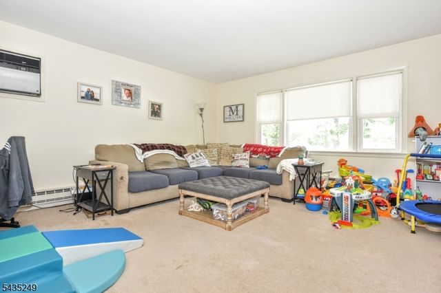 51 Charles St, Dumont Boro, NJ 07628
