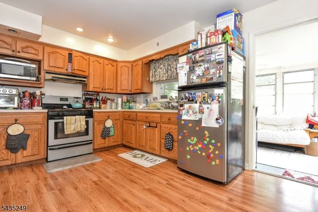 51 Charles St, Dumont Boro, NJ 07628