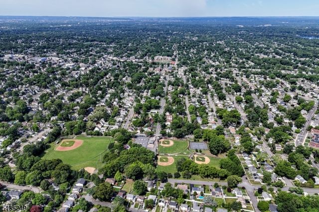 51 Charles St, Dumont Boro, NJ 07628