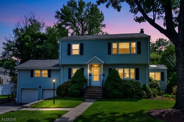 51 Charles St, Dumont Boro, NJ 07628