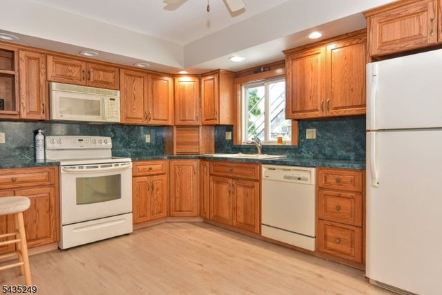 51 Charles St, Dumont Boro, NJ 07628