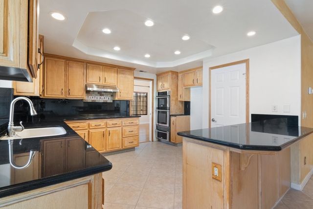 30245 White Wake, Canyon Lake, CA 92587
