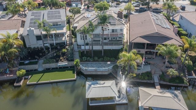 30245 White Wake, Canyon Lake, CA 92587