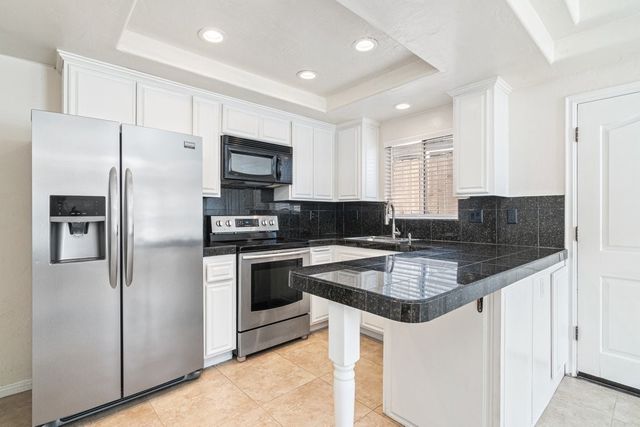 30245 White Wake, Canyon Lake, CA 92587