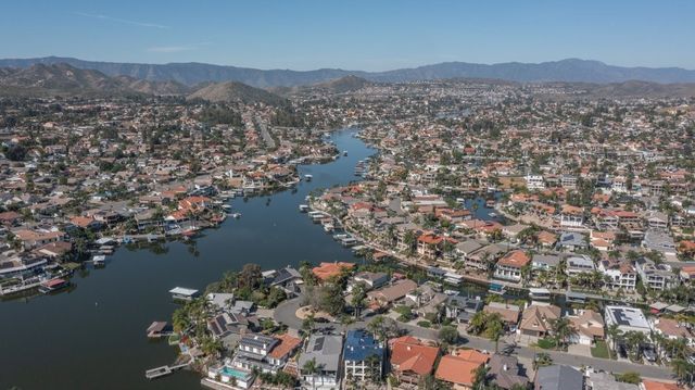 30245 White Wake, Canyon Lake, CA 92587