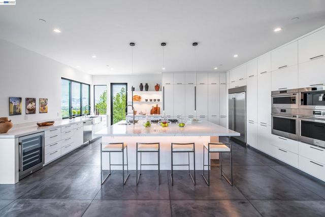 42 Charles Hill Cir, Orinda, CA 94563