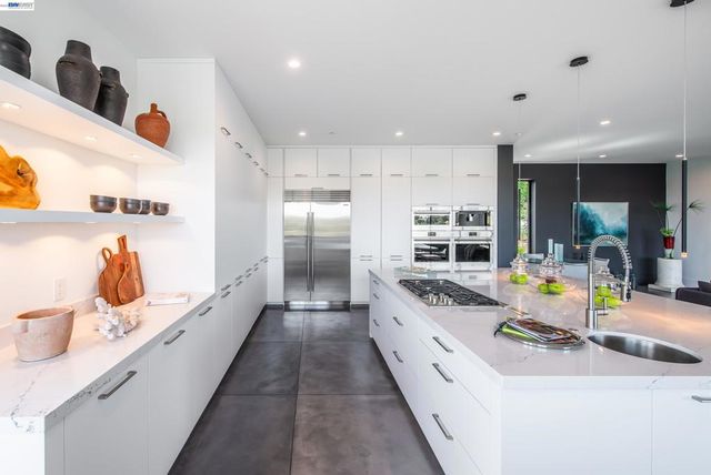 42 Charles Hill Cir, Orinda, CA 94563