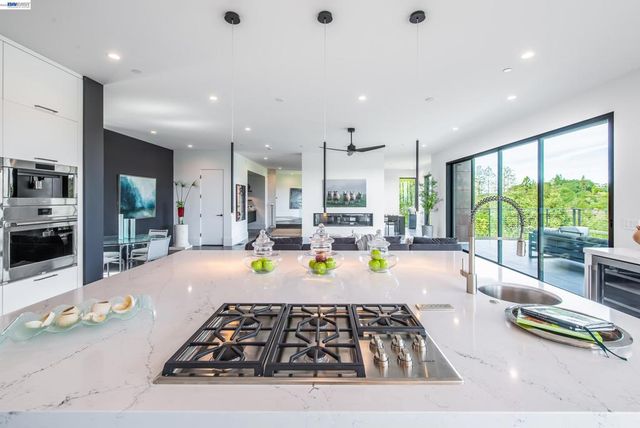 42 Charles Hill Cir, Orinda, CA 94563