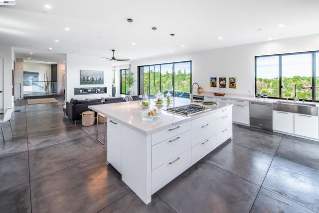 42 Charles Hill Cir, Orinda, CA 94563